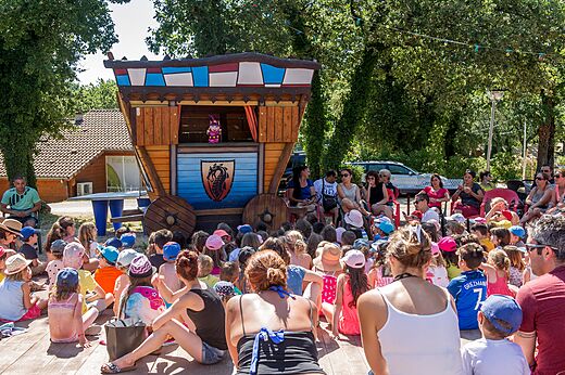 Espectáculo de marionetas para niños en el camping CAPFUN Imbours en LARNAS (07).