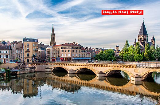 Templo Nuevo de Metz y puente sobre el Mosela, ciudad para visitar.