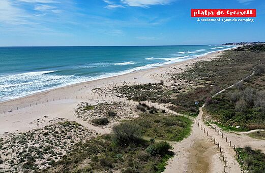 Playa de arena de Creixell, olas, en el camping CAPFUN Alba en CREIXELL.
