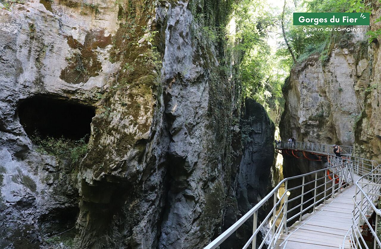 Gargantas del Fier, cañón rocoso con pasarela suspendida cerca de Annecy, Alta Saboya.