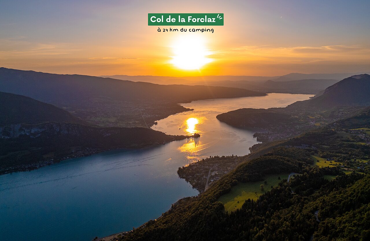 Vista panor�mica del lago de Annecy desde el Col de la Forclaz, Alta Saboya.