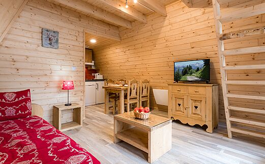 Mobil-home interior en el camping CLICOCHIC Alpes Lodges en Pralognan la Vanoise.