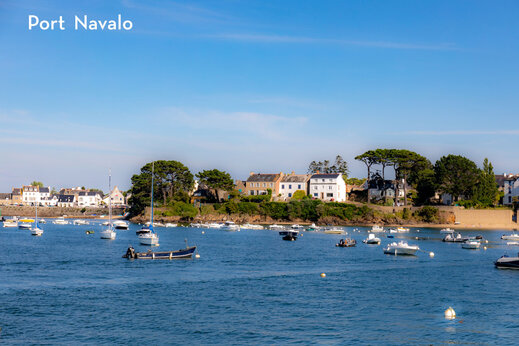 Port Navalo, puerto pintoresco con barcos y casas, cerca de Sarzeau en Breta�a.