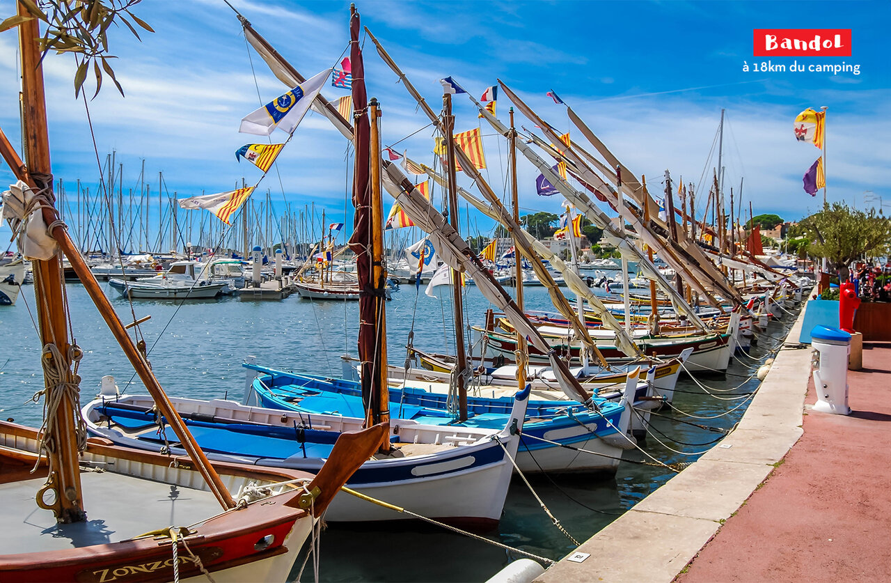 Puerto de Bandol con barcos tradicionales, lugar para visitar cerca del camping.