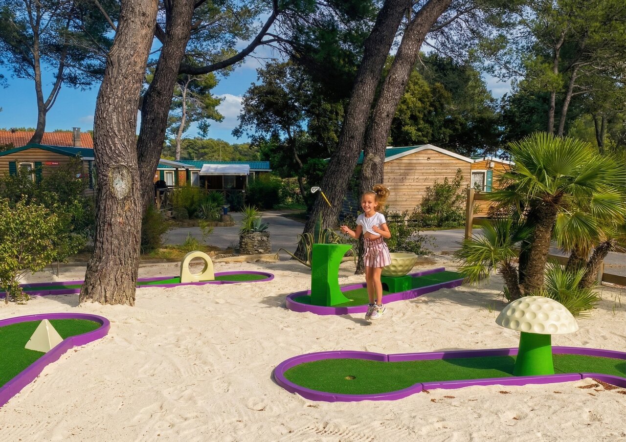 Minigolf en el camping CAPFUN Arbois du Castellet en LE CASTELLET (83).