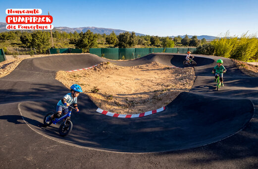Pumptrack para ni�os y bicicletas en CAPFUN Arbois du Castellet (83).
