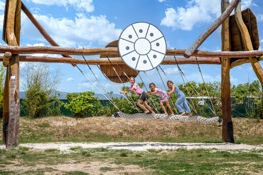 Ni�os jugando en el camping CAPFUN Arbois du Castellet en LE CASTELLET (83).