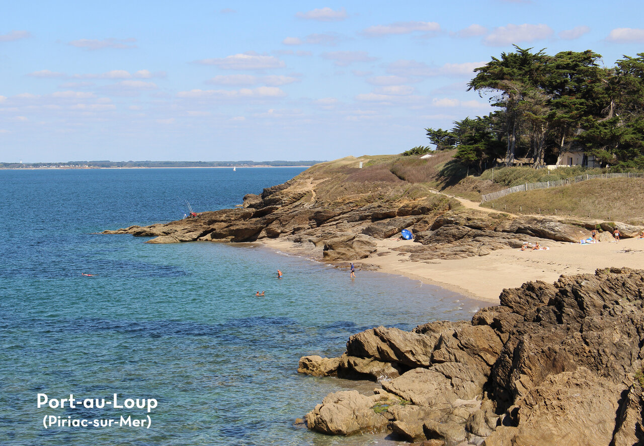 Playa rocosa de Port-au-Loup en Piriac-sur-Mer, lugar para visitar en Loira Atl�ntico.