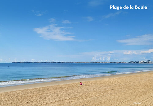 Amplia playa de arena fina en La Baule, perfecta para relajarse.