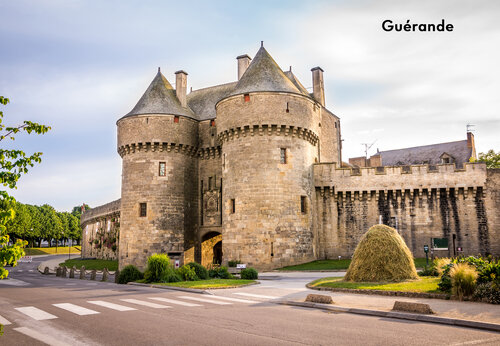 Puerta Saint-Michel, entrada fortificada de la ciudad medieval de Guérande en Loira Atlántico.