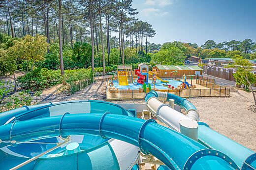 Toboganes acu�ticos, juegos de agua en camping LIBRANOO Naturiste Arnaoutchot, Veille-Saint-Girons.