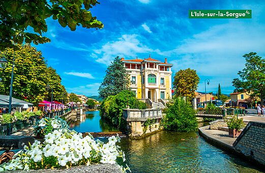 L'Isle-sur-la-Sorgue, encantadora ciudad provenzal con canales y casas antiguas.