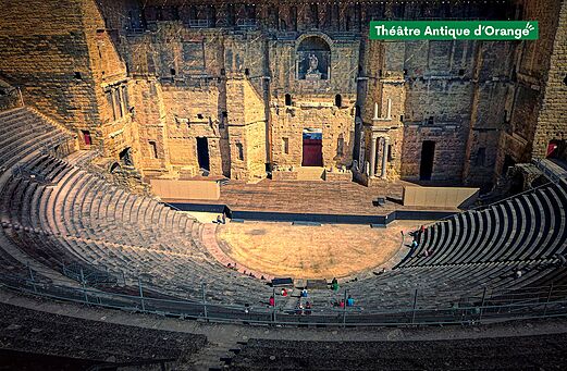 Teatro Antiguo de Orange, monumento romano histórico para visitar en Provenza.
