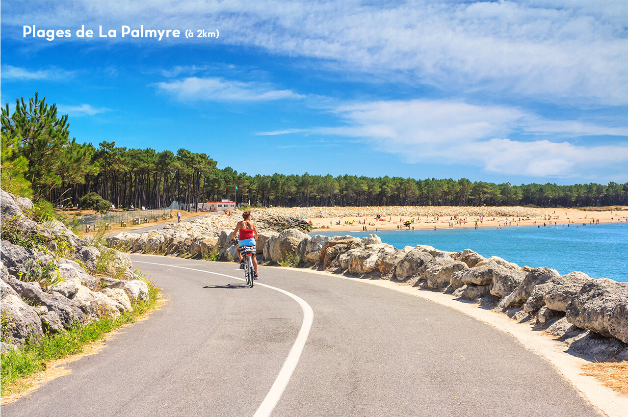 Carril bici hacia las playas de La Palmyre, Charente-Maritime, cerca del camping.