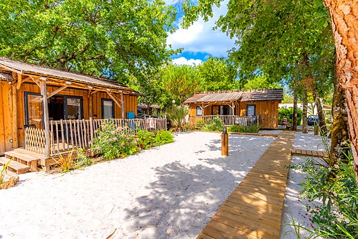 Casas móviles de madera con terrazas en CAPFUN Atlantique Parc (17).