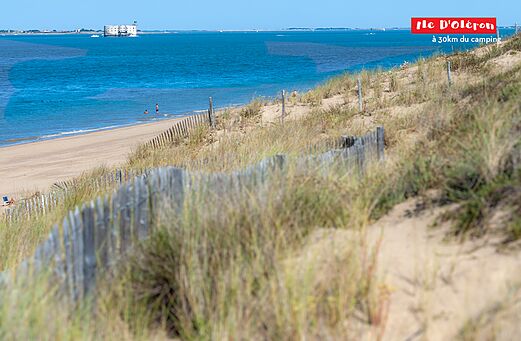 Playa de la Isla de Ol�ron con Fort Boyard, lugar para visitar.