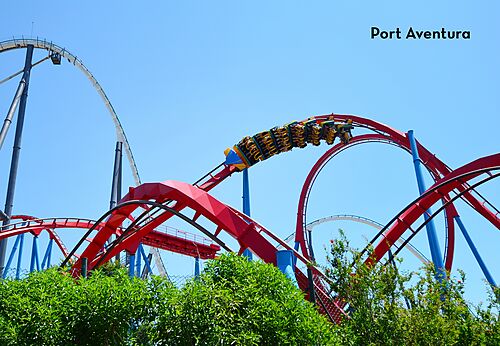 Montaña rusa espectacular en Port Aventura, parque temático cerca de Tarragona.