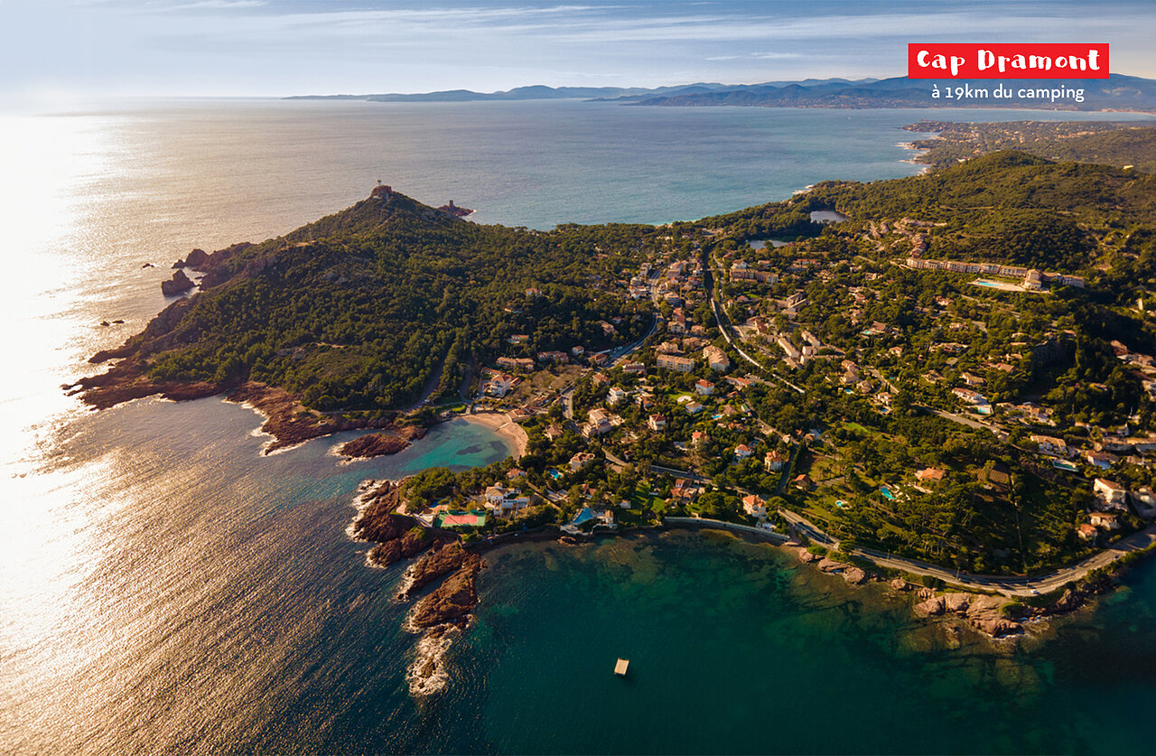 Cap Dramont, sitio natural costero y pueblo pintoresco para visitar cerca del camping.