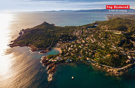 Cap Dramont, costa mediterr�nea, playas y faro cerca de Saint-Rapha�l (83).