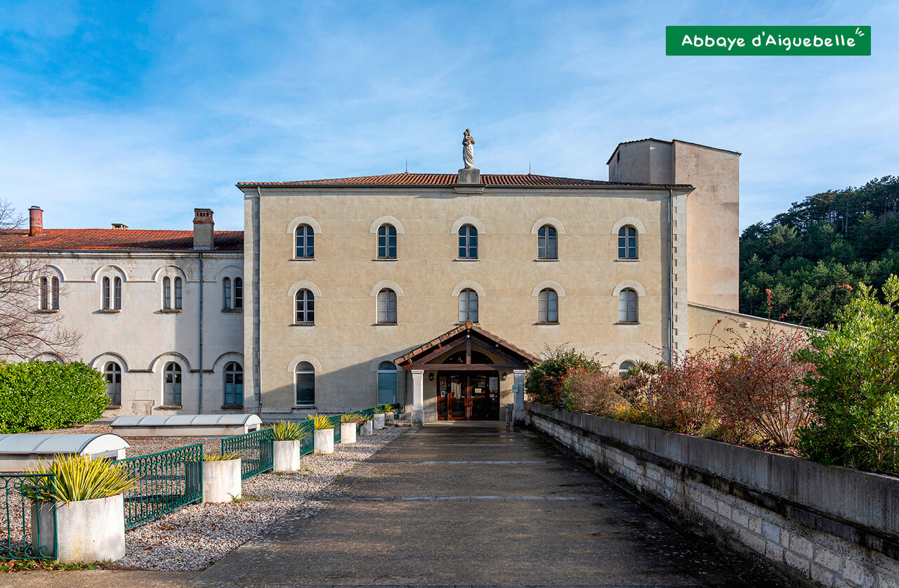 Abad�a de Aiguebelle, monumento hist�rico para visitar cerca de Marsanne.