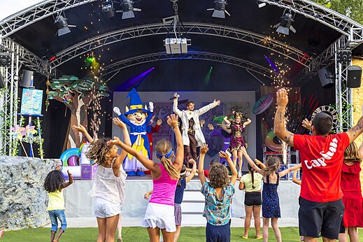 Animación infantil con espectáculo y mascotas en el camping CAPFUN Bastide en Nîmes (30).