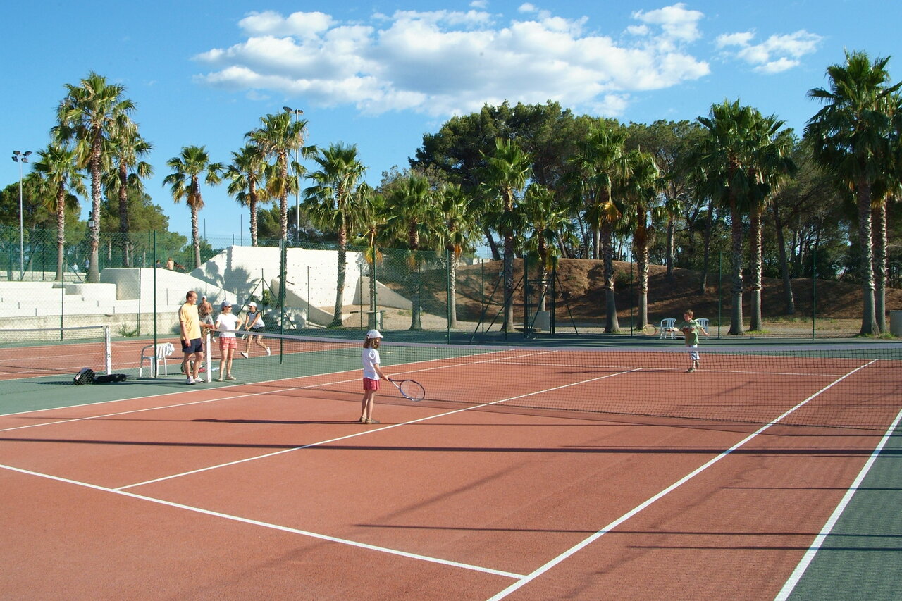 Tenis en el camping CAPFUN La Baume - La Palmeraie en Fr�jus (83).