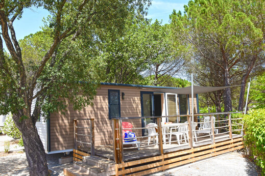 Mobil-home con terraza sombreada en CAPFUN La Baume - La Palmeraie Fr�jus.