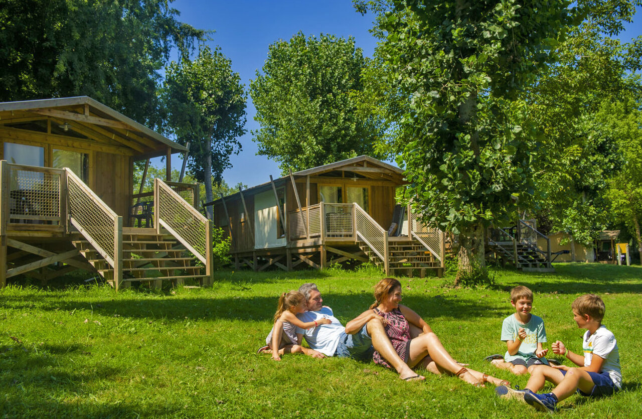 Caba�as madera, familia en camping CLICOCHIC Beau Rivage en LA ROQUE-GAGEAC (24).