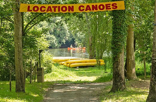 Alquiler de canoas y río en el camping CLICOCHIC Beau Rivage en LA ROQUE-GAGEAC (24).