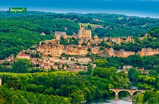Castillo medieval y pueblo de Beynac-et-Cazenac, sitio hist�rico en Dordo�a.