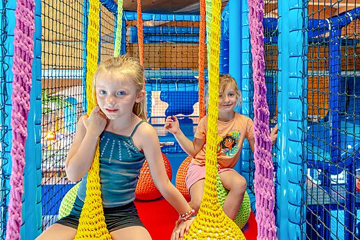 Zona de juegos interior para niños en camping VAGUES OCEANES Blancs Chênes.