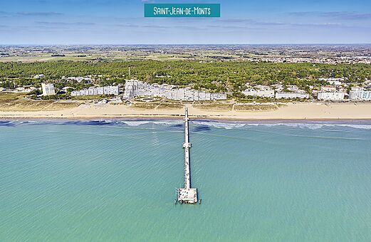 Vista aérea de la playa y el muelle de Saint-Jean-de-Monts en Vendée.