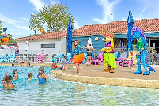 Piscina exterior, animación y mascotas en el camping VAGUES OCEANES Bois Joly.