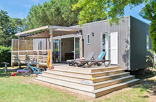 Mobil-home moderno terraza en el camping VAGUES OCEANES Bois Joly en Saint-Jean-de-Monts (85).