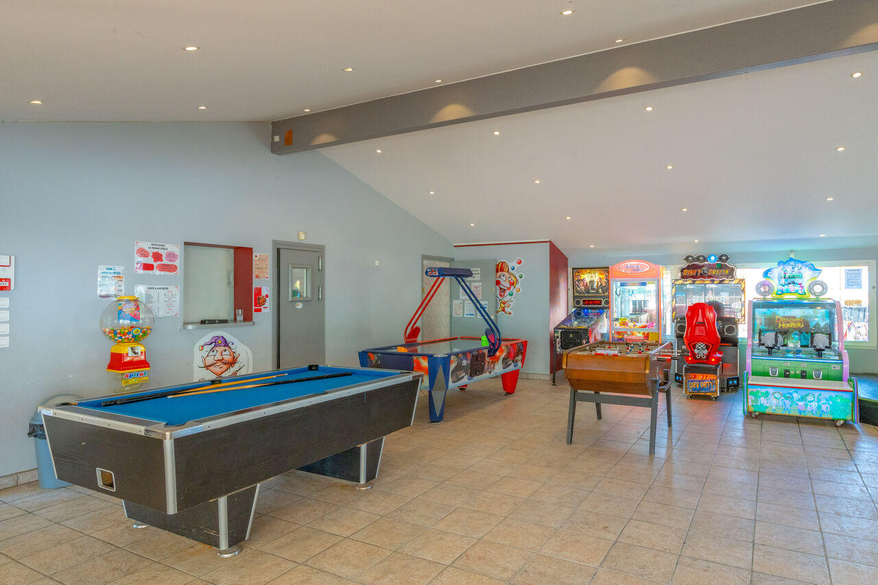 Sala de juegos, billar, air hockey, m�quinas recreativas en CAPFUN Bonne Etoile.