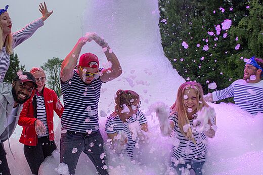Fiesta de espuma divertida para vacacionistas en CAPFUN Bonne Etoile en BOIS PLAGE EN RE (17).