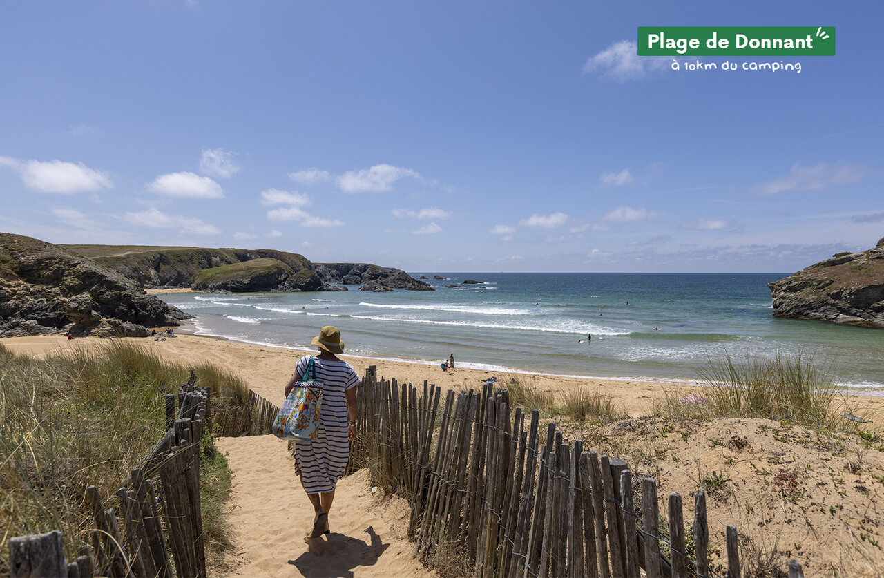 Playa de Donnant en Belle-�le-en-Mer, arena fina, acantilados, oc�ano Atl�ntico.