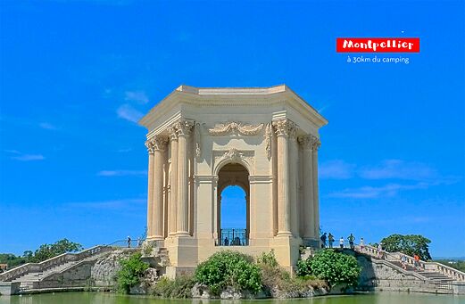 Pabellón clásico del Peyrou en Montpellier, un lugar para visitar cerca del camping.