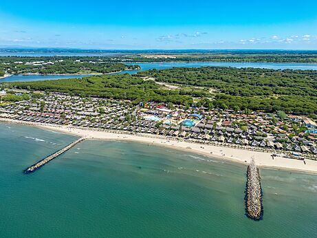 Playa, Mobil-homes en el camping CAPFUN Boucanet en Le Grau du Roi (30).
