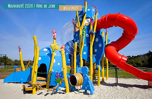 Zona de juegos temática submarina con tobogán en el camping VAGUES OCEANES Boudigau, LABENNE OCEAN.