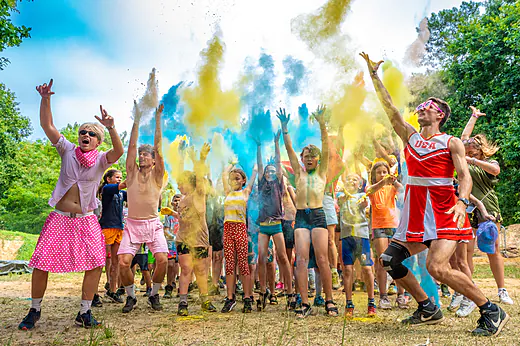 Animación color run festiva con campistas en el camping VAGUES OCEANES Boudigau en LABENNE OCEAN (40). Animación color run festiva con campistas en el camping VAGUES OCEANES Boudigau en LABENNE OCEAN (40).