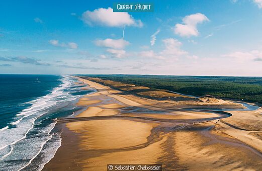 Courant d'Huchet, reserva natural de las Landas, con playa y bosque.