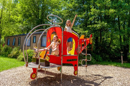 Juegos infantiles helicóptero en camping CAPFUN Breteche, Les Epesses (85).