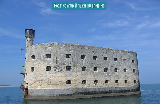 Fort Boyard, monumento histórico icónico en el mar, cerca de la isla de Oléron.