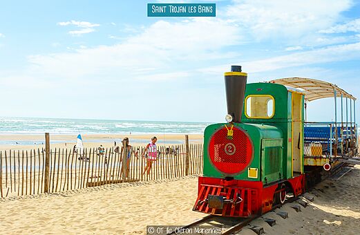 Tren turístico en la playa de Saint-Trojan-les-Bains, Isla de Oléron.