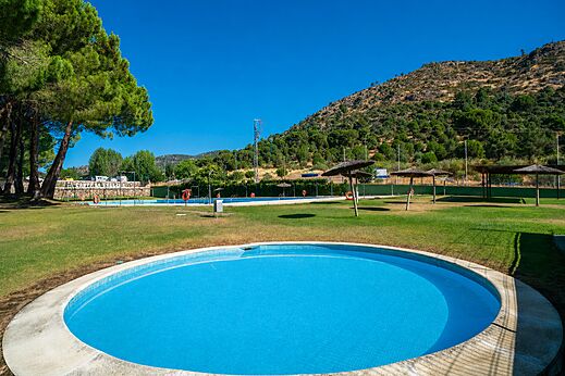Piscinas del camping CAPFUN El Canto La Gallina en Valdemaqueda (Madrid).