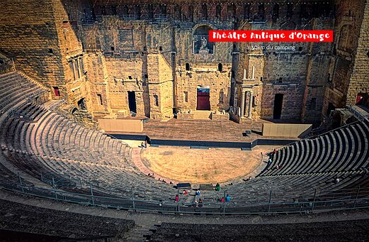 Teatro Antiguo de Orange, monumento romano histórico para visitar cerca de Vaison-la-Romaine.