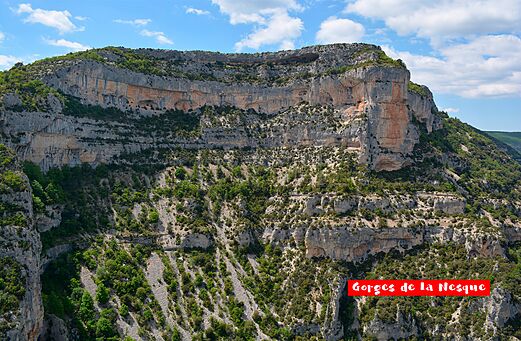 Gargantas de la Nesques, impresionante ca��n rocoso y verde en Provenza.
