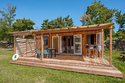 Casa m�vil de madera moderna con gran terraza en el camping CLICOCHIC Castillon de Provence en Castellane (04).