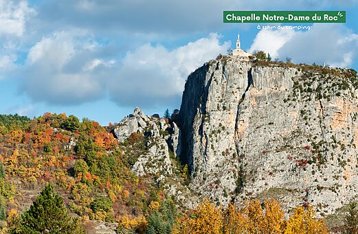Capilla Notre-Dame du Roc en pico rocoso, Castellane, Alpes de Alta Provenza.